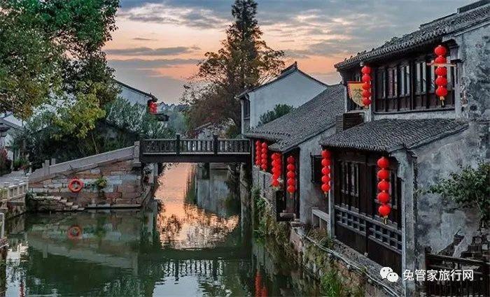儿子结婚时父亲放声高歌。女儿结婚时父亲泪流满面:两场婚礼相隔仅9天